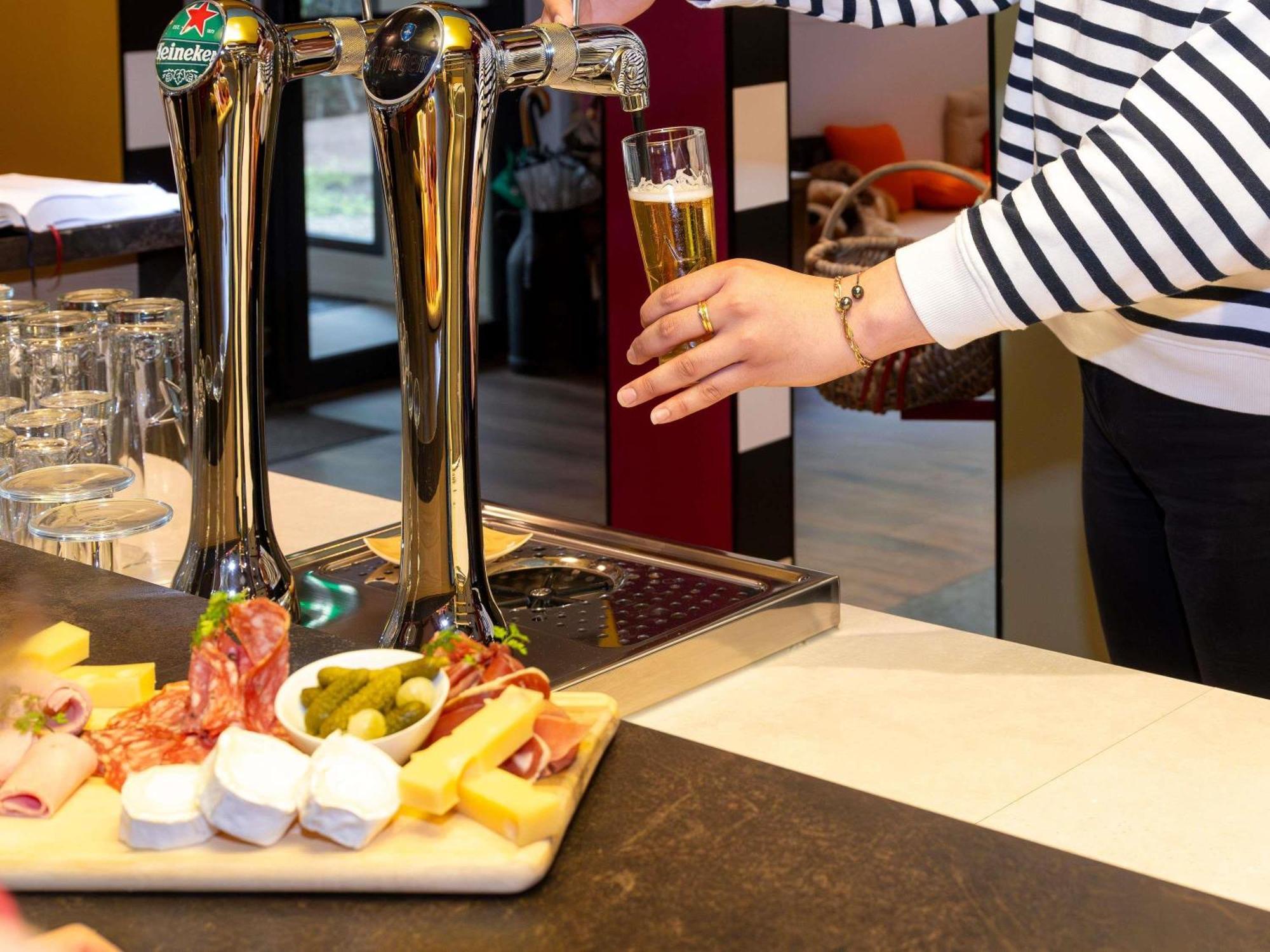 Greet Hotel Massieux Lyon Nord Экстерьер фото