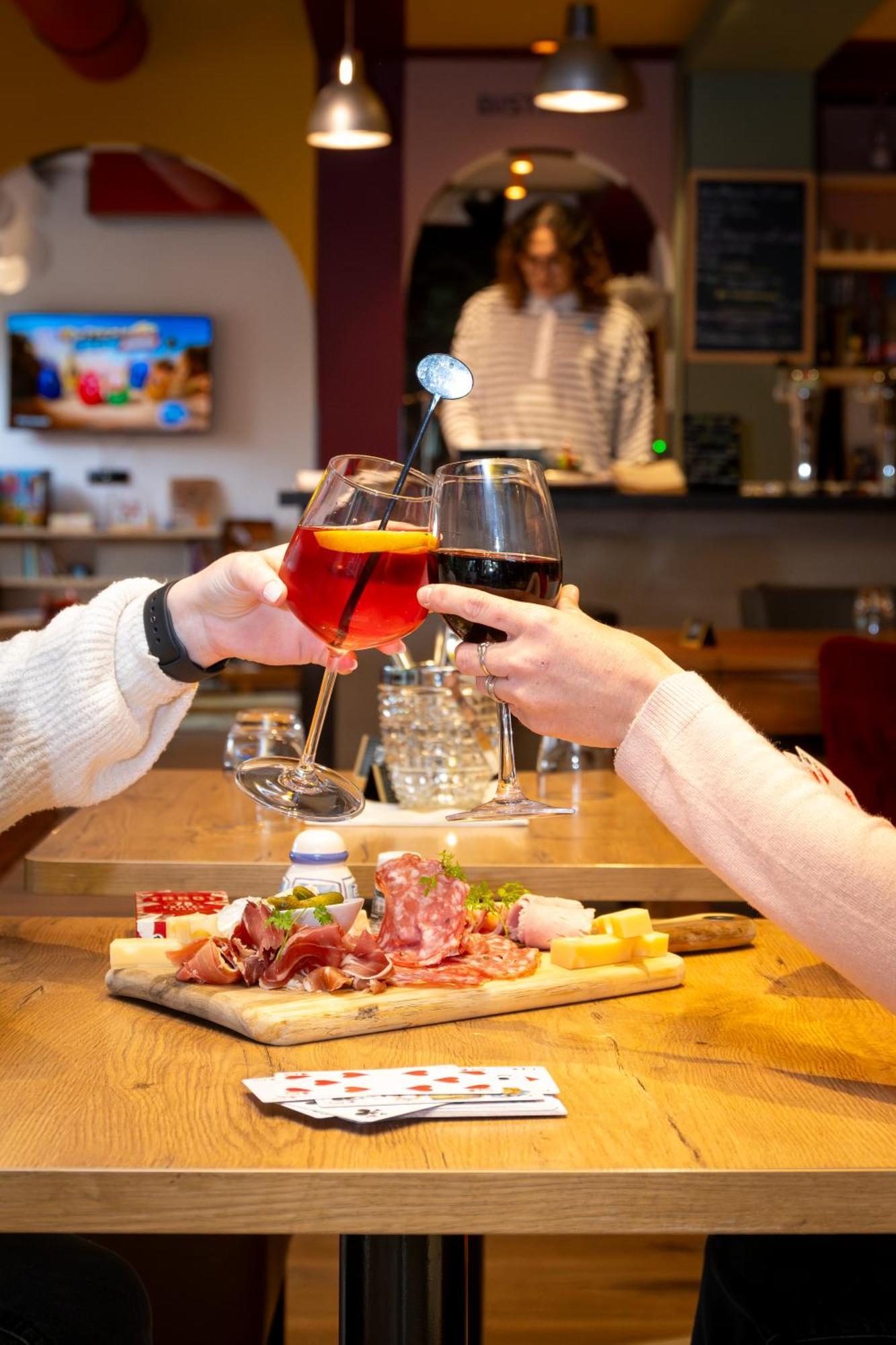 Greet Hotel Massieux Lyon Nord Экстерьер фото