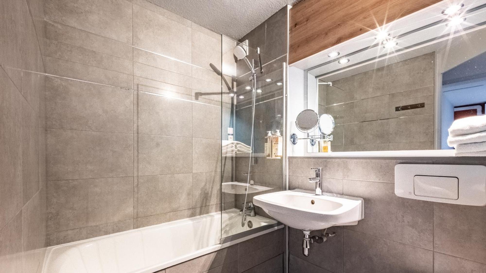Greet Hotel Massieux Lyon Nord Экстерьер фото